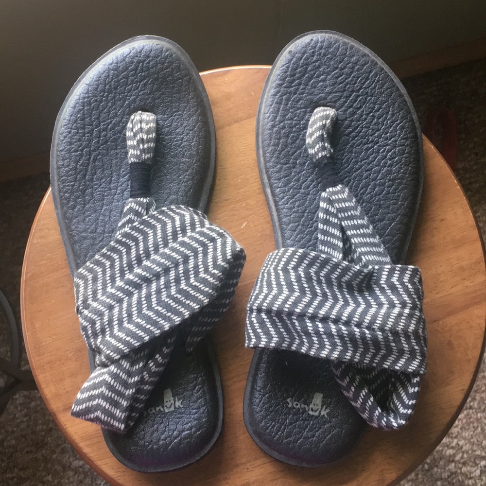 Sanuk Wrap shoe stripped size 8